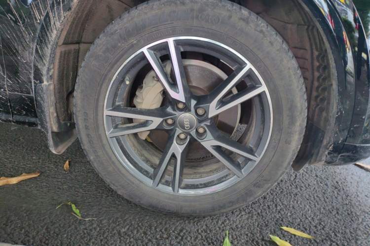 Used Audi Q5L 2020 Updated 40 TFSI Prestige Fashion Edition Right Front Wheel Hub