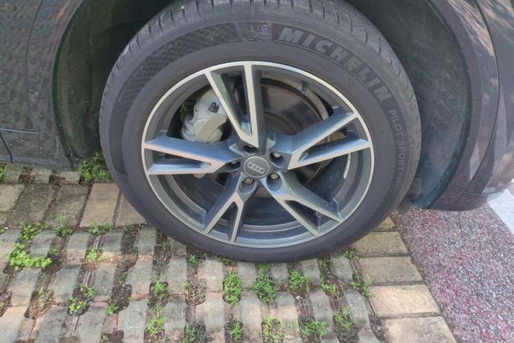 Used Audi Q5L 2020 Updated 40 TFSI Prestige Fashion Edition Right Front Wheel Hub