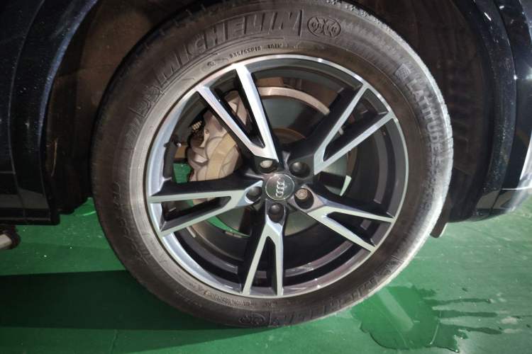 Used Audi Q5L 2020 Updated 40 TFSI Prestige Fashion Edition Right Front Wheel Hub