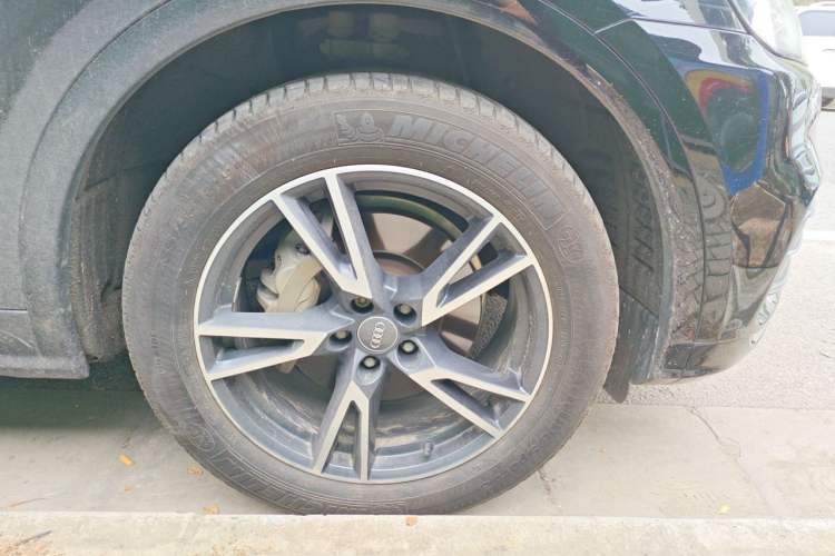Used Audi Q5L 2020 Updated 40 TFSI Prestige Fashion Edition Right Front Wheel Hub