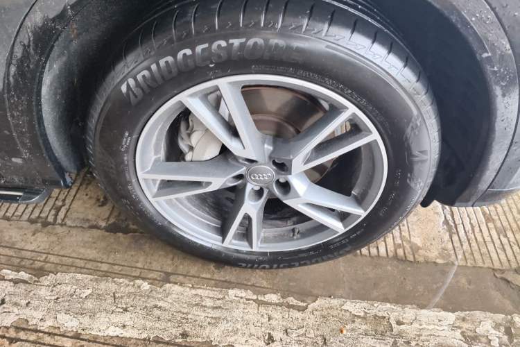 Used Audi Q5L 2020 Updated 40 TFSI Prestige Fashion Edition Right Front Wheel Hub