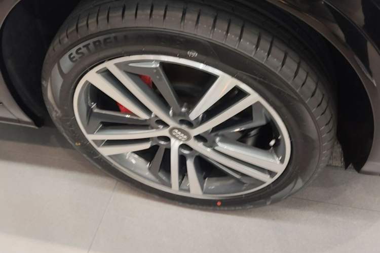 Used Audi Q5L 2020 45 TFSI Prestige Sport Edition Right Front Wheel Hub