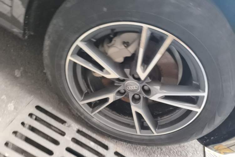 Used Audi Q5L 2020 Updated 40 TFSI Prestige Fashion Edition Right Front Wheel Hub