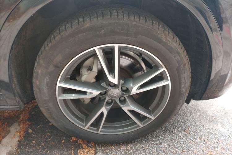 Used Audi Q5L 2020 Updated 40 TFSI Prestige Fashion Edition Right Front Wheel Hub