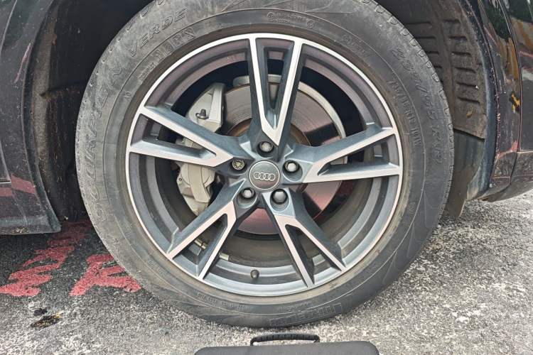 Used Audi Q5L 2020 Updated 40 TFSI Prestige Fashion Edition Right Front Wheel Hub