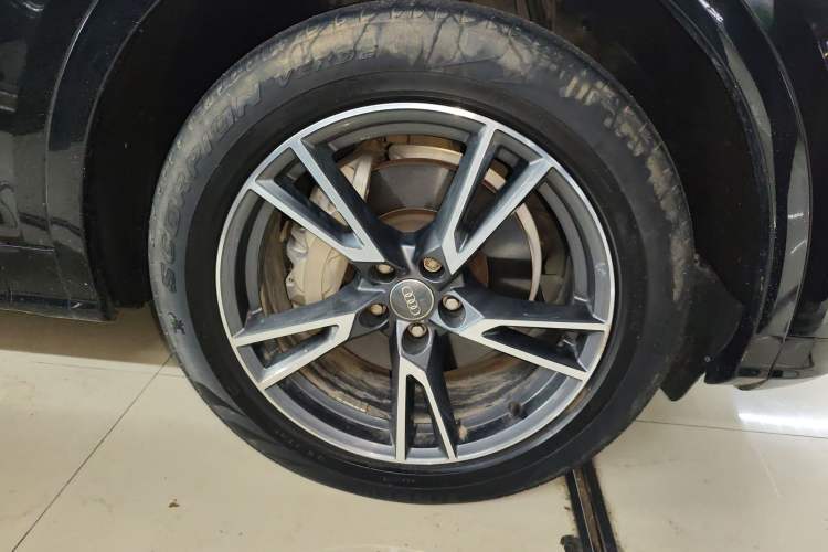 Used Audi Q5L 2020 Updated 40 TFSI Prestige Fashion Edition Right Front Wheel Hub