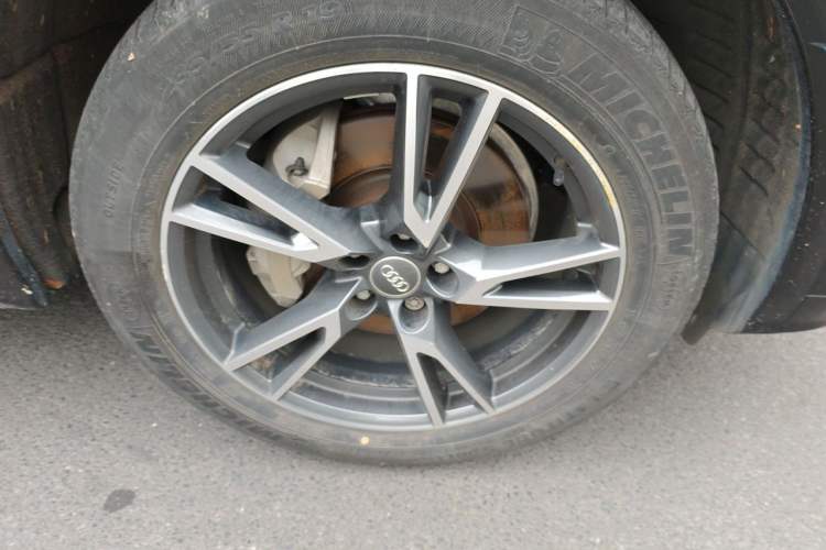 Used Audi Q5L 2020 Updated 40 TFSI Prestige Fashion Edition Right Front Wheel Hub