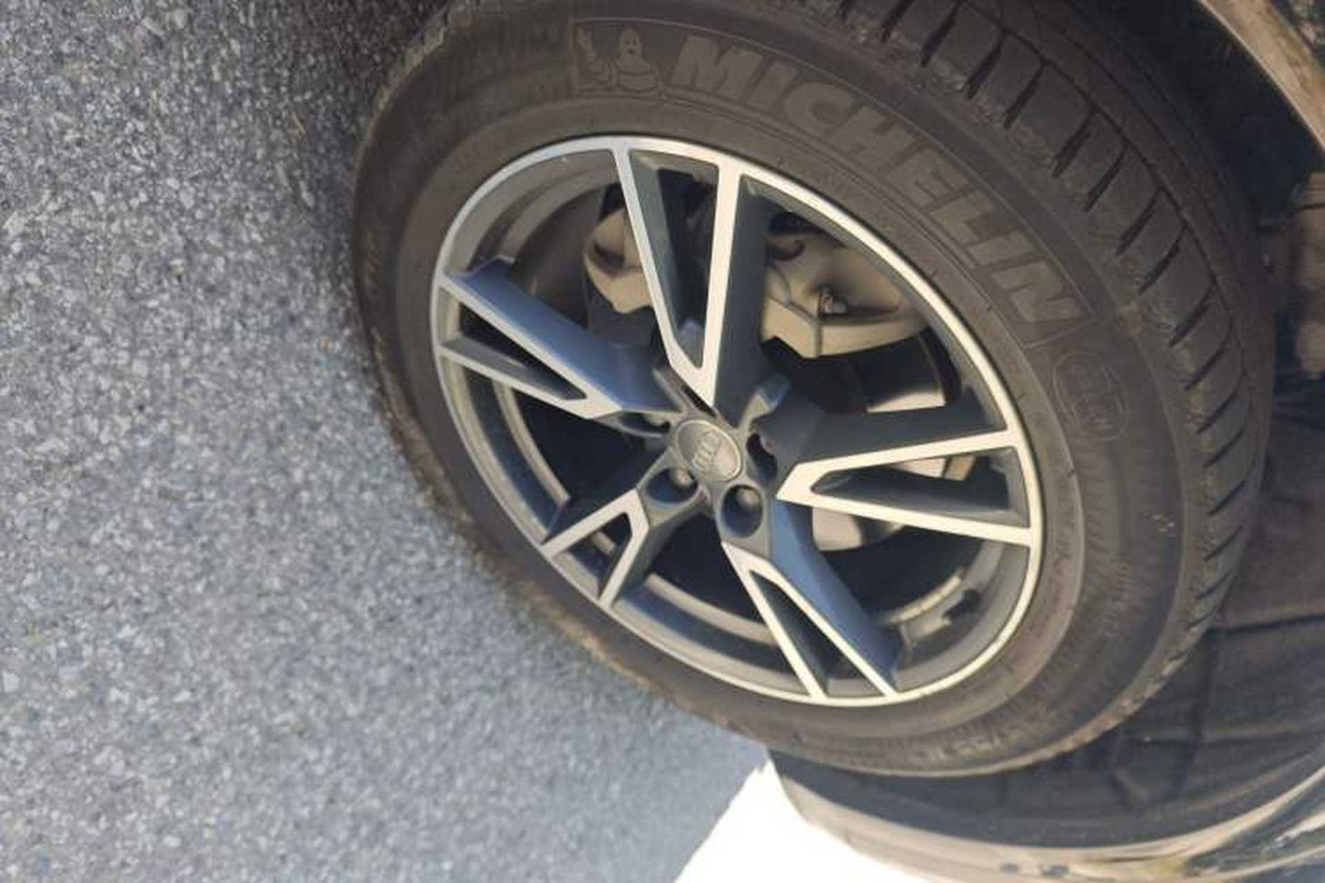 Used Audi Q5L 2020 Updated 40 TFSI Prestige Fashion Edition Right Front Wheel Hub