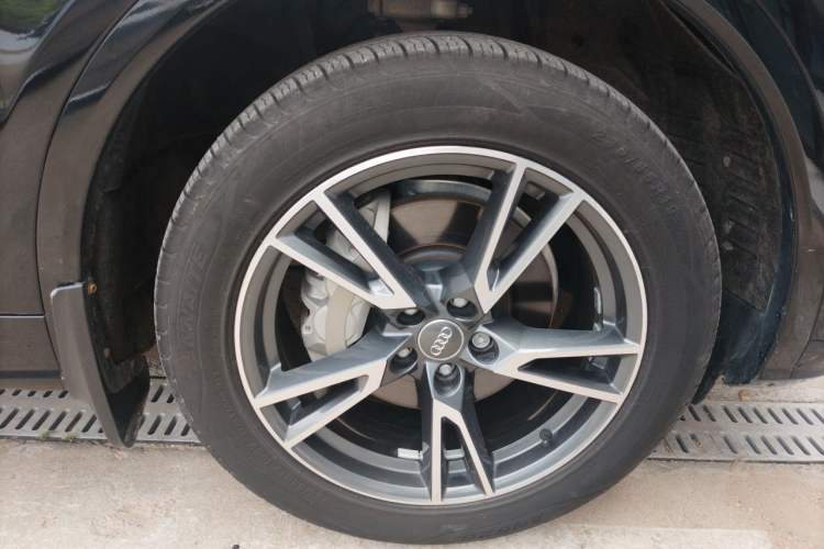 Used Audi Q5L 2020 Updated 40 TFSI Prestige Fashion Edition Right Front Wheel Hub