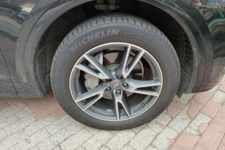 Used Audi Q5L 2020 Updated 40 TFSI Prestige Fashion Edition Right Front Wheel Hub