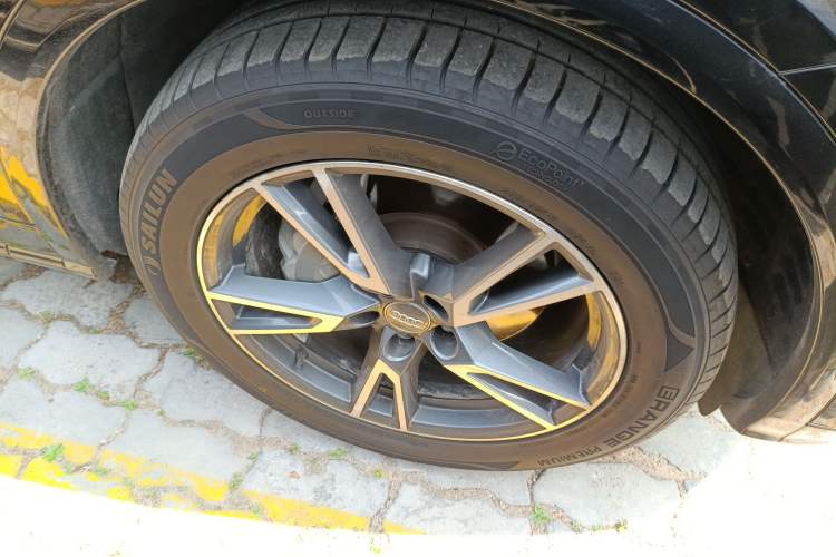Used Audi Q5L 2020 Updated 40 TFSI Prestige Fashion Edition Right Front Wheel Hub