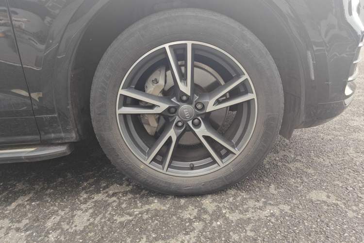 Used Audi Q5L 2020 Updated 40 TFSI Prestige Fashion Edition Right Front Wheel Hub