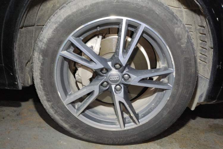 Used Audi Q5L 2020 Updated 40 TFSI Prestige Fashion Edition Right Front Wheel Hub