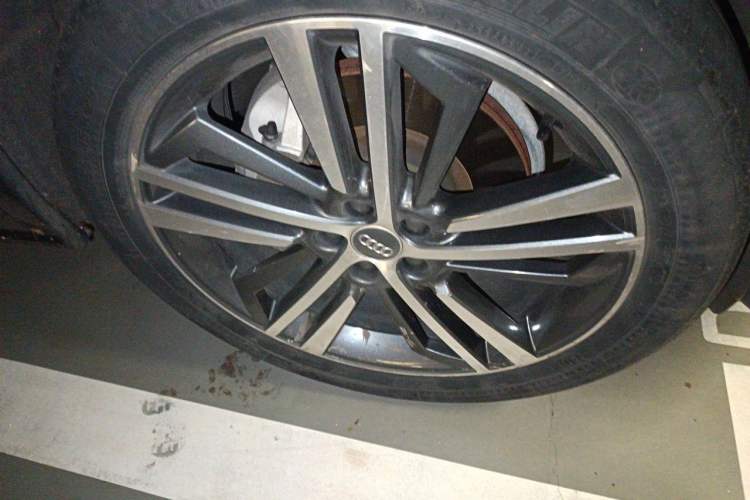 Used Audi Q5L 2020 Updated 40 TFSI Prestige Fashion Edition Right Front Wheel Hub