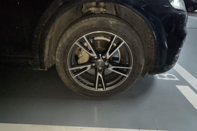 Used Audi Q5L 2020 Updated 40 TFSI Prestige Fashion Edition Right Front Wheel Hub