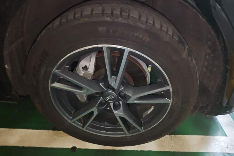 Used Audi Q5L 2020 Updated 40 TFSI Prestige Fashion Edition Right Front Wheel Hub
