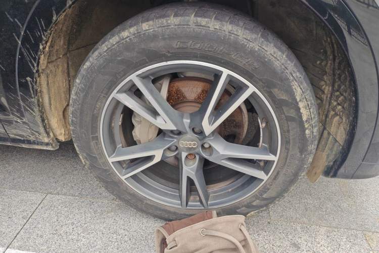Used Audi Q5L 2020 Updated 40 TFSI Prestige Fashion Edition Right Front Wheel Hub