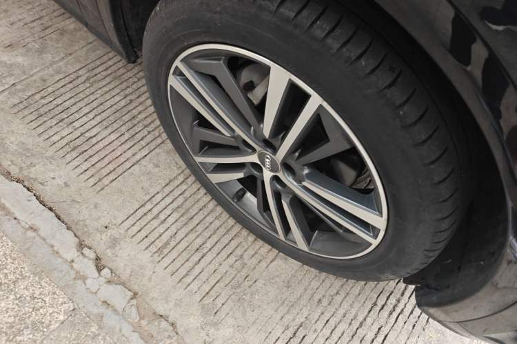 Used Audi Q5L 2020 Updated 40 TFSI Prestige Fashion Edition Right Front Wheel Hub