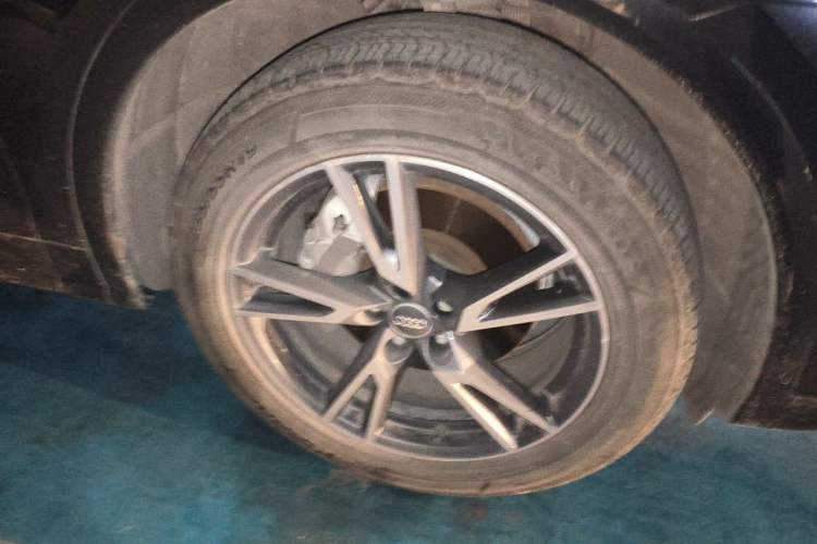 Used Audi Q5L 2020 Updated 40 TFSI Prestige Fashion Edition Right Front Wheel Hub