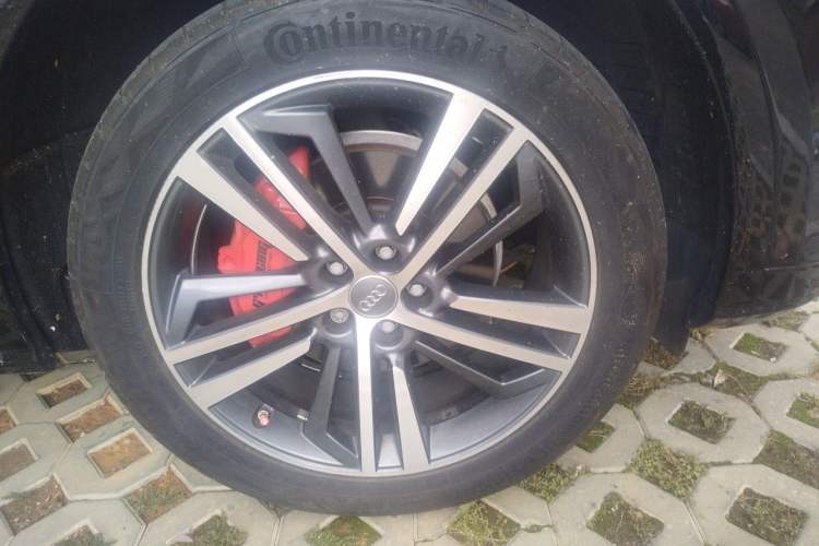 Used Audi Q5L 2020 Updated 40 TFSI Prestige Fashion Edition Right Front Wheel Hub