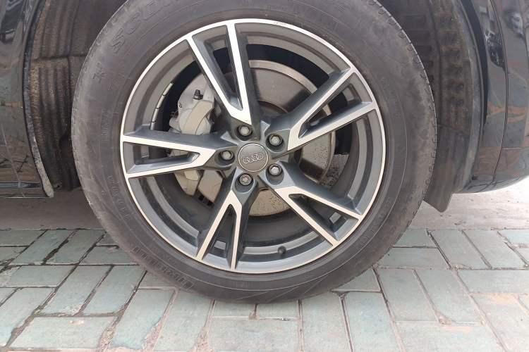 Used Audi Q5L 2020 Updated 40 TFSI Prestige Fashion Edition Right Front Wheel Hub