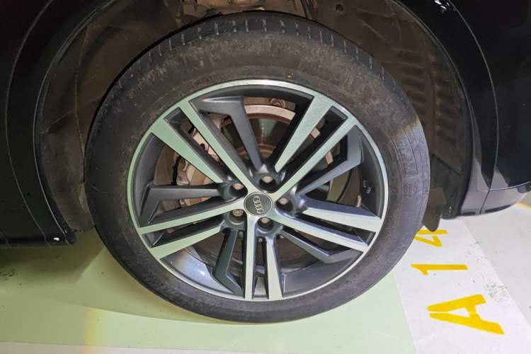 Used Audi Q5L 2020 Updated 40 TFSI Prestige Fashion Edition Right Front Wheel Hub