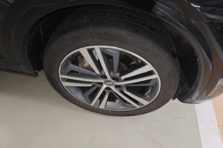 Used Audi Q5L 2020 Updated 40 TFSI Prestige Fashion Edition Right Front Wheel Hub