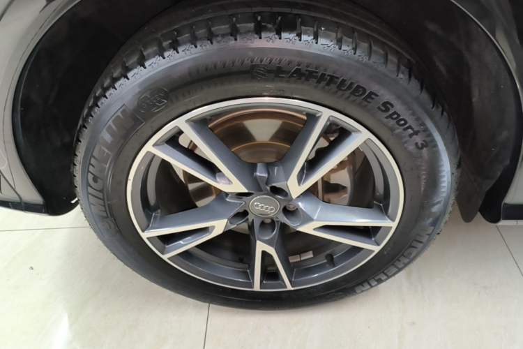Used Audi Q5L 2020 Updated 40 TFSI Prestige Fashion Edition Right Rear Wheel Hub