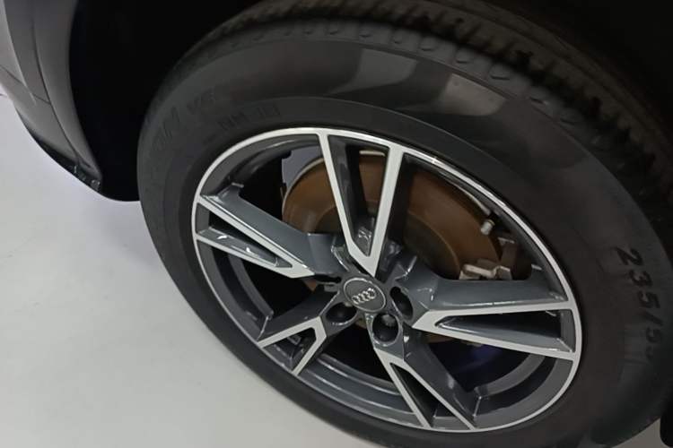 Used Audi Q5L 2020 Updated 40 TFSI Prestige Fashion Edition Right Rear Wheel Hub