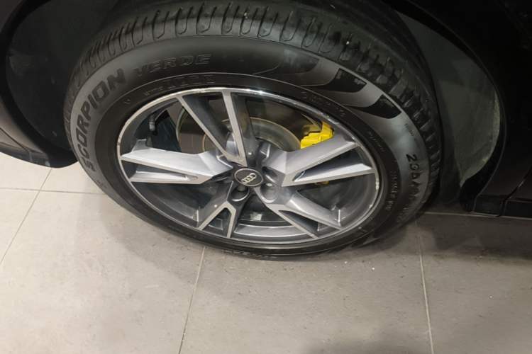 Used Audi Q5L 2020 Updated 40 TFSI Prestige Fashion Edition Right Rear Wheel Hub
