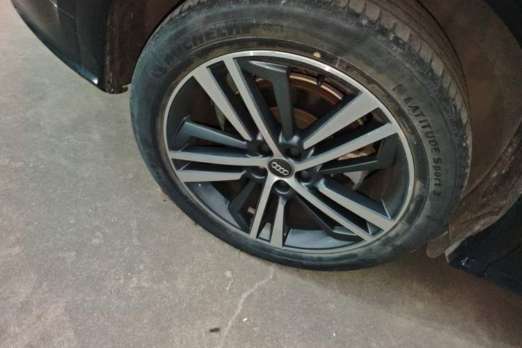 Used Audi Q5L 2020 Updated 40 TFSI Prestige Fashion Edition Right Rear Wheel Hub