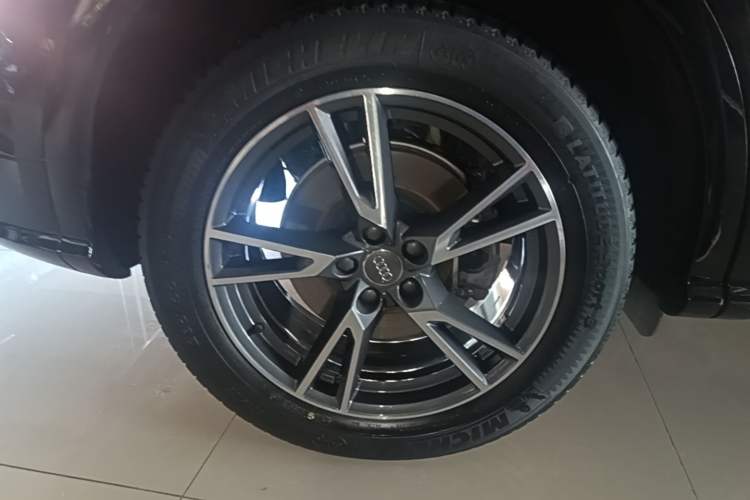 Used Audi Q5L 2020 Updated 40 TFSI Prestige Fashion Edition Right Rear Wheel Hub
