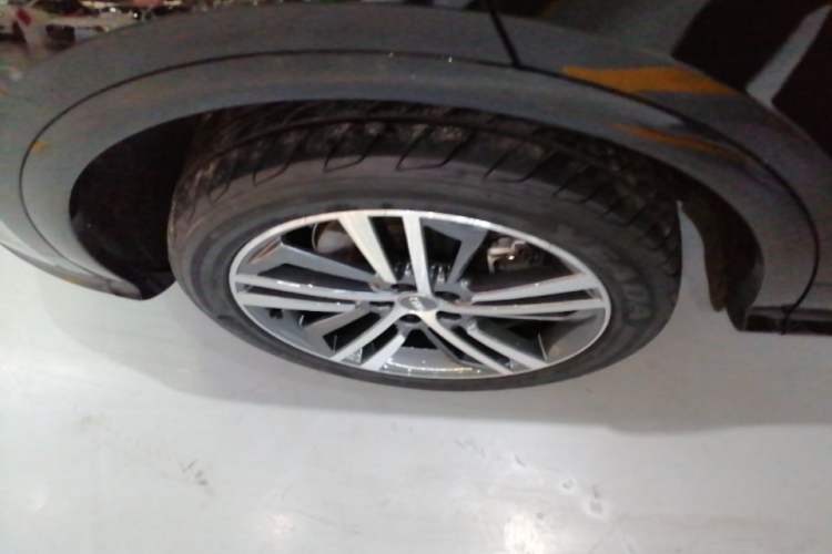Used Audi Q5L 2020 Updated 40 TFSI Prestige Fashion Edition Right Rear Wheel Hub