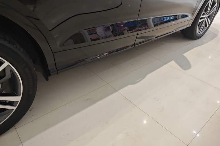 Used Audi Q5L 2020 Updated 40 TFSI Prestige Fashion Edition Right Side Sill