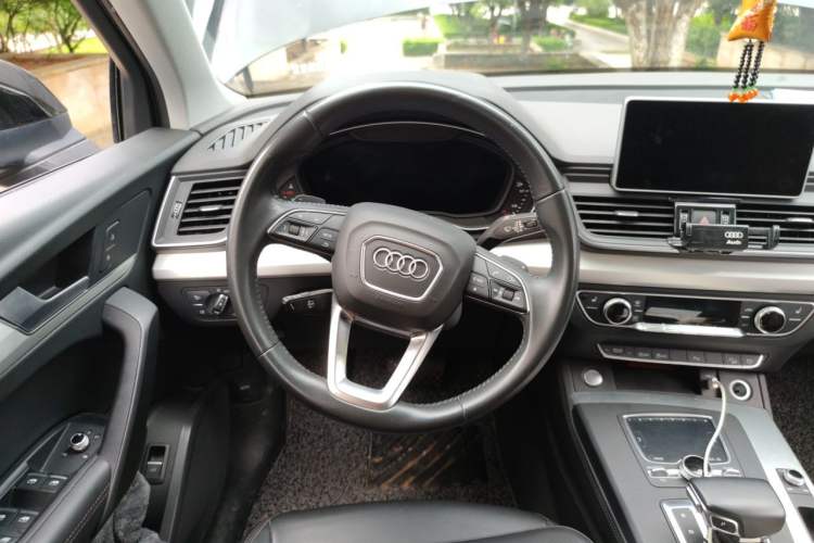 Used Audi Q5L 2020 Updated 40 TFSI Prestige Fashion Edition Steering Wheel