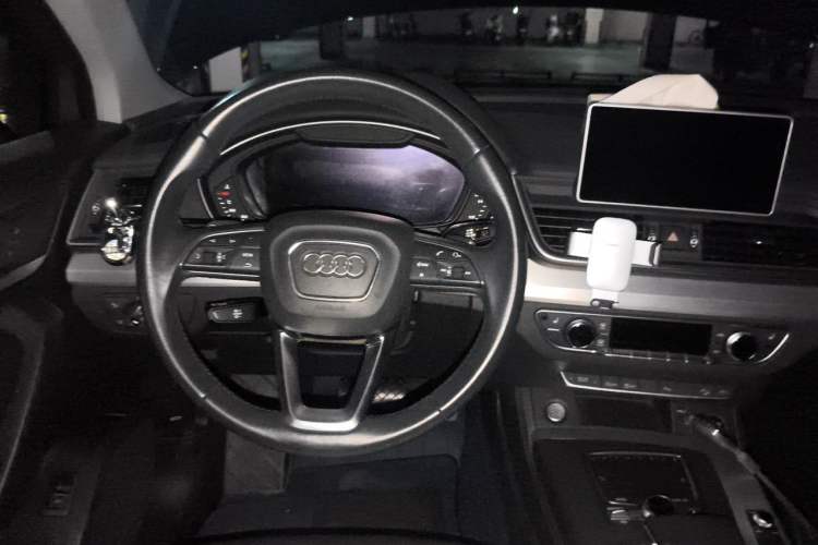 Used Audi Q5L 2020 Updated 40 TFSI Prestige Fashion Edition Steering Wheel