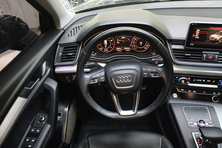 Used Audi Q5L 2020 Updated 40 TFSI Prestige Fashion Edition Steering Wheel