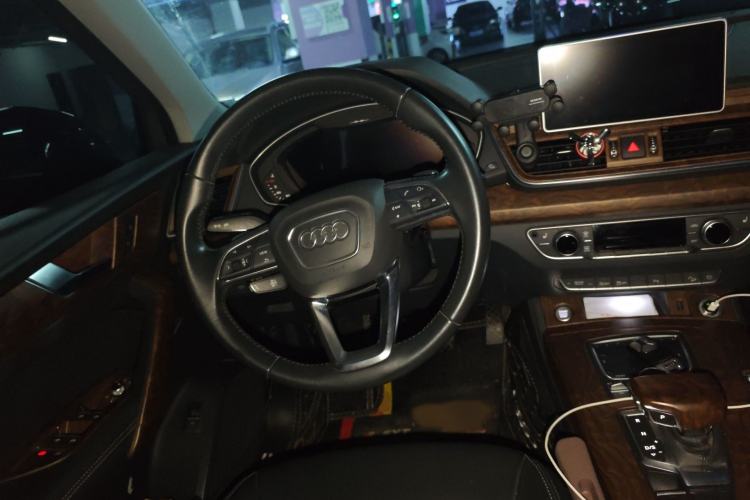 Used Audi Q5L 2020 Updated 40 TFSI Prestige Fashion Edition Steering Wheel