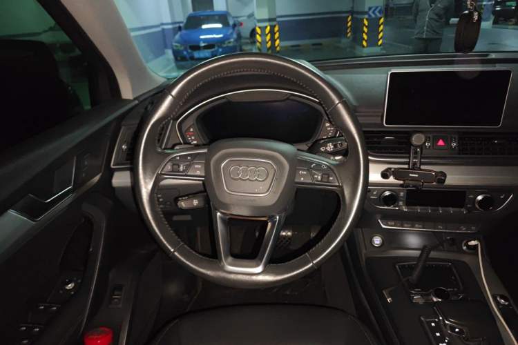Used Audi Q5L 2020 Updated 40 TFSI Prestige Fashion Edition Steering Wheel