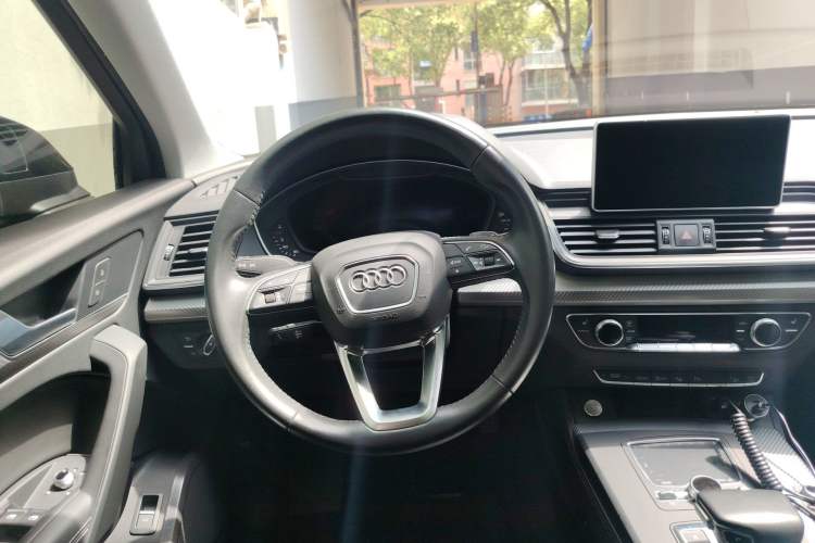 Used Audi Q5L 2020 45 TFSI Prestige Fashion Model Steering Wheel