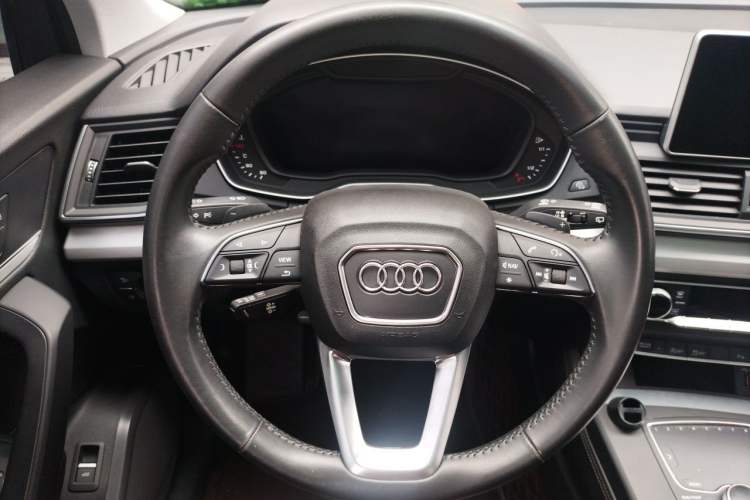 Used Audi Q5L 2020 Updated 40 TFSI Prestige Fashion Edition Steering Wheel