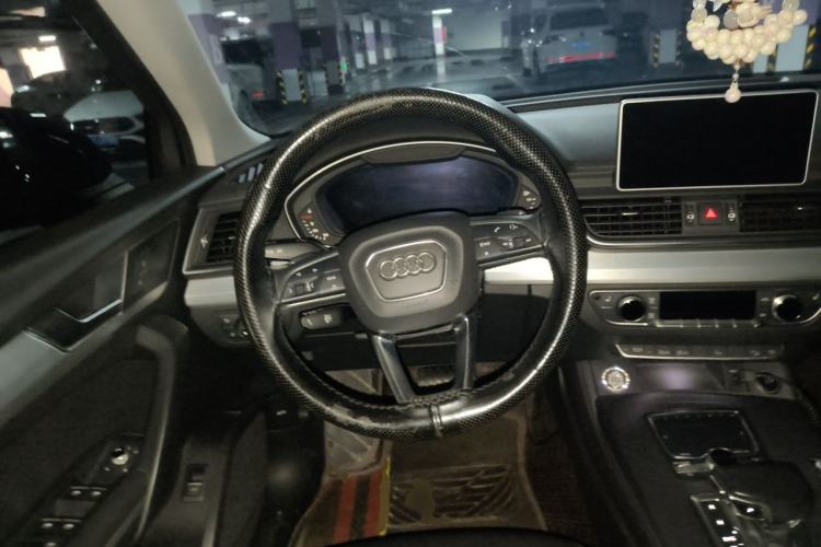 Used Audi Q5L 2020 Updated 40 TFSI Prestige Fashion Edition Steering Wheel