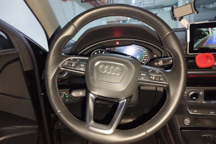 Used Audi Q5L 2020 Updated 40 TFSI Prestige Fashion Edition Steering Wheel