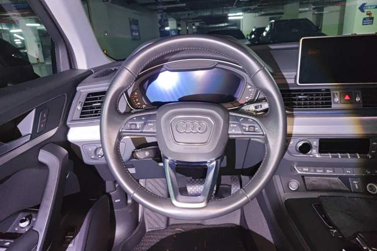 Used Audi Q5L 2020 Updated 40 TFSI Prestige Fashion Edition Steering Wheel