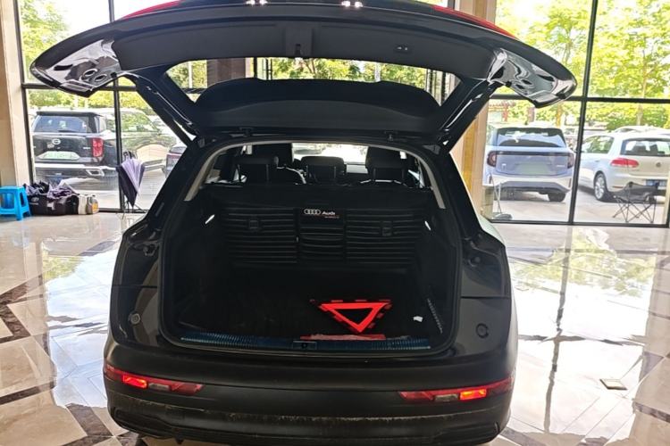 Used Audi Q5L 2020 Updated 40 TFSI Prestige Fashion Edition Trunk