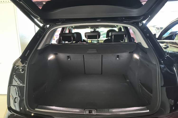 Used Audi Q5L 2020 45 TFSI Prestige Fashion Model Trunk