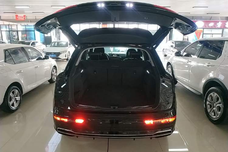 Used Audi Q5L 2020 Updated 40 TFSI Prestige Fashion Edition Trunk
