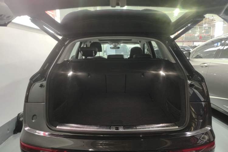 Used Audi Q5L 2020 Updated 40 TFSI Prestige Fashion Edition Trunk