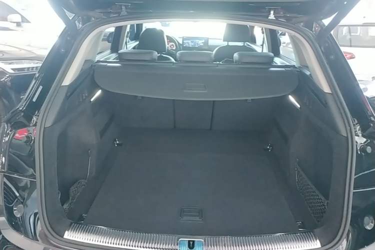 Used Audi Q5L 2020 Updated 40 TFSI Prestige Fashion Edition Trunk