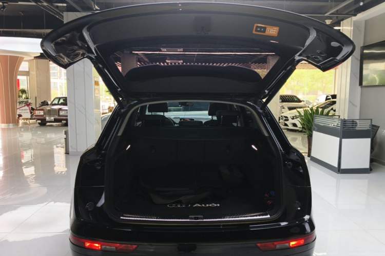 Used Audi Q5L 2020 Updated 40 TFSI Prestige Fashion Edition Trunk